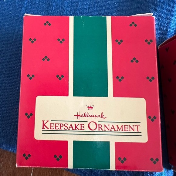 Set of 2 Hallmark Vintage Keepsake Ornaments 1985 - Picture 3 of 13